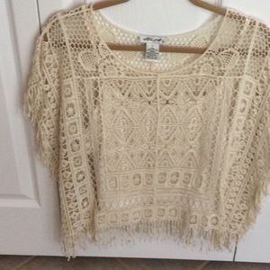 Ladies 2 piece top with shell underneath covered in crocheted top